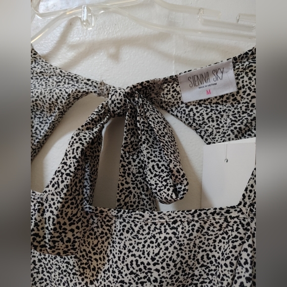 4/$20 NWT open back crop top - Picture 5 of 5